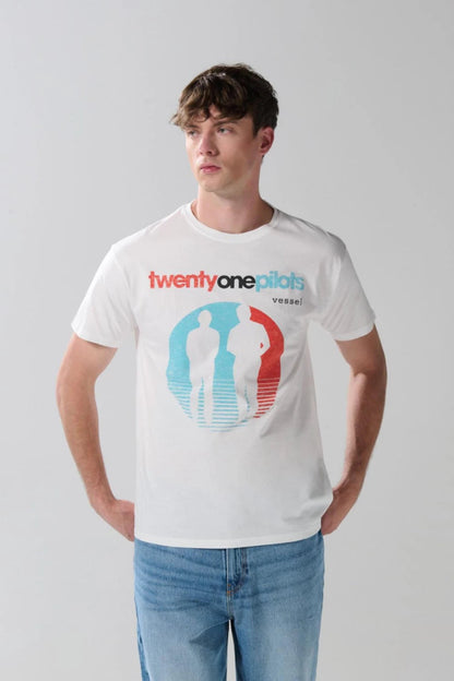 Camiseta crema de Twenty One Pilots con cuello redondo - Tiendu Honduras