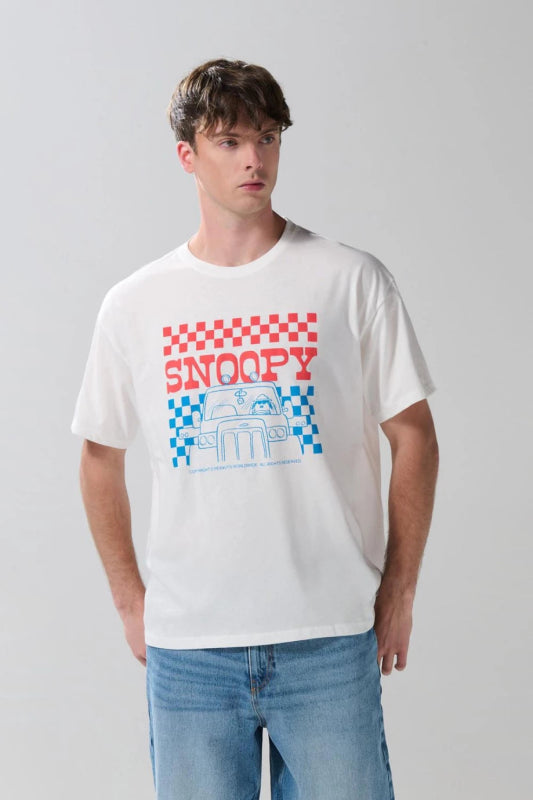 Camiseta oversize crema de Snoopy con cuello redondo - Tiendu Honduras