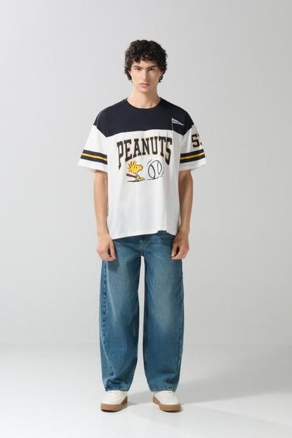 Camiseta oversize crema manga corta de Snoopy - Tiendu Honduras