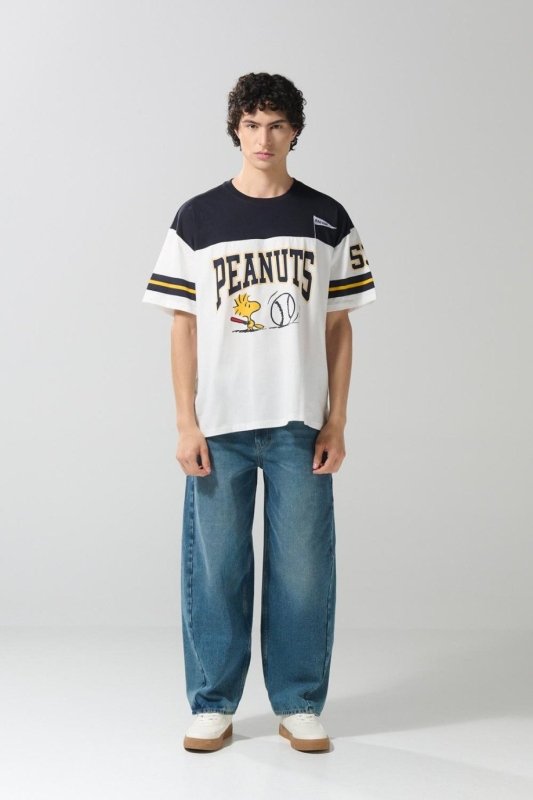 Camiseta oversize crema manga corta de Snoopy - Tiendu Honduras