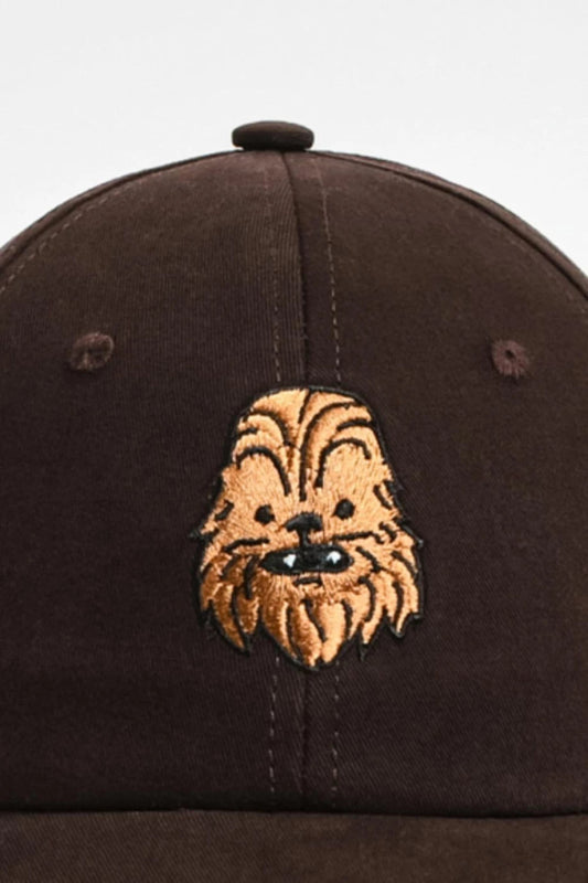 Gorra café oscura beisbolera con arte de Star Wars - Tiendu Honduras